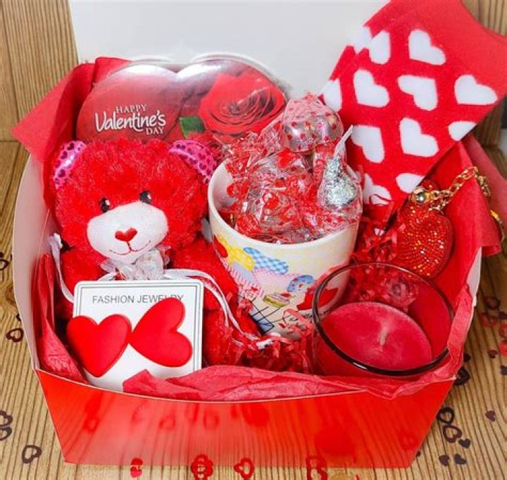 10 Valentine's Day Gifts Under $100 to Shop Now at Macy's