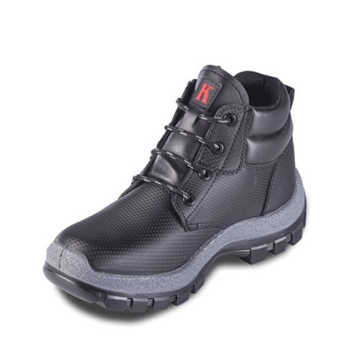 الاجابة الصحيحة لسؤال: صمم مهندس بركة سباحة دائرية الشكل كما في الشكل أدناه ما مساحة قاع البركة إلى أقرب عشر