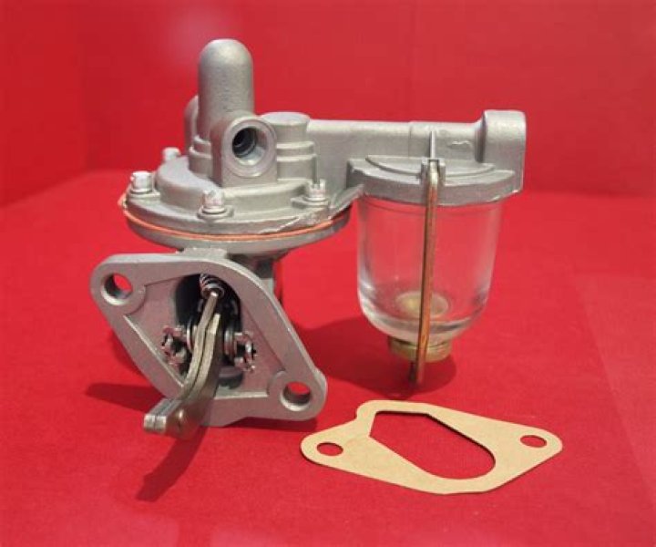 محلول (أ) يتكون من 5 جرام كلوريد الصوديوم مذابة في 100 جرام ماء، محلول (ب) يتكون من 25 جرام كلوريد الصوديوم مذابة في 100 جرام ماء، أي العبارات التالية