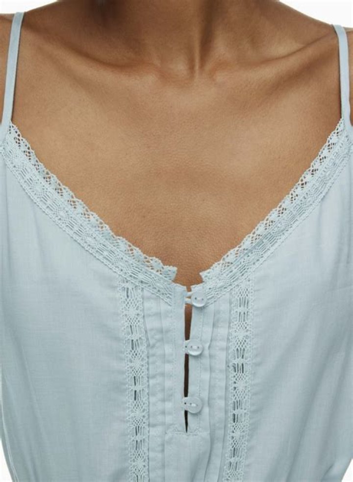 الاذان مشروع في حق