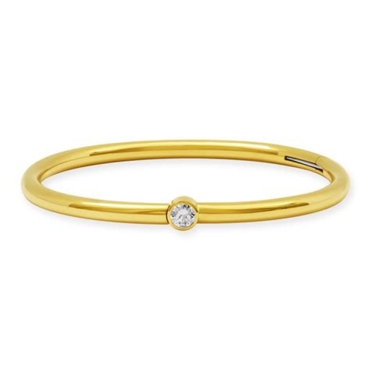 حركة الكتل الارضيه يحدث السقوط والانزلاق الصخري عادة عند إشباع الرسوبيات بالماء حيث يقوم الماء الموجود بين حبات  