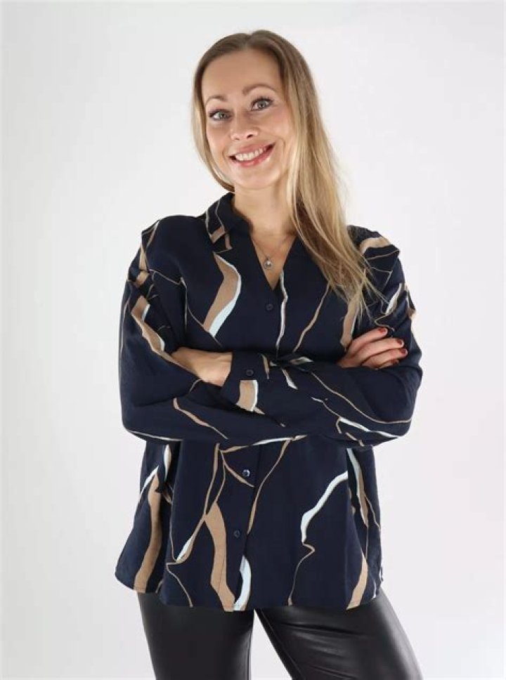 مكتشف الخلية هو العالم الإنجليزي روبرت هوك –