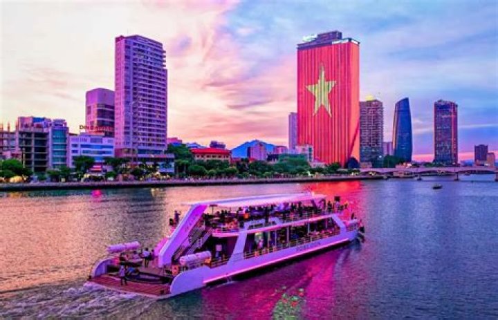 الدليل على وجوب نسبة النعم لله تعالى من القرآن الكريم