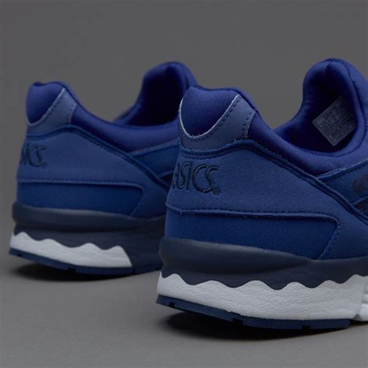 حل : من حكمة الله فيما يصيب المؤمن من المصائب ؟