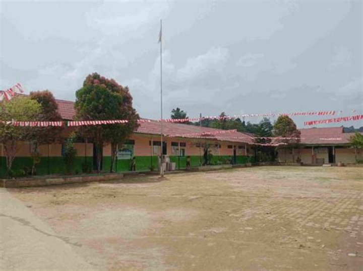 قواعد الحديث وفن الاستماع – العربي