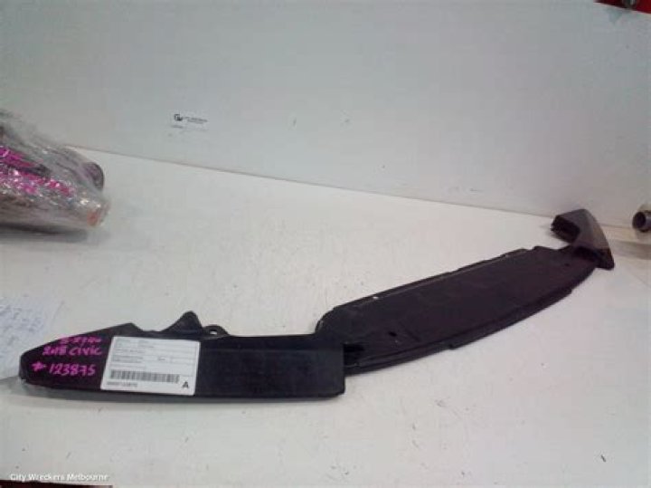 إذا تغذى مخلوق حي على النباتات والحيوانات يسمى؟