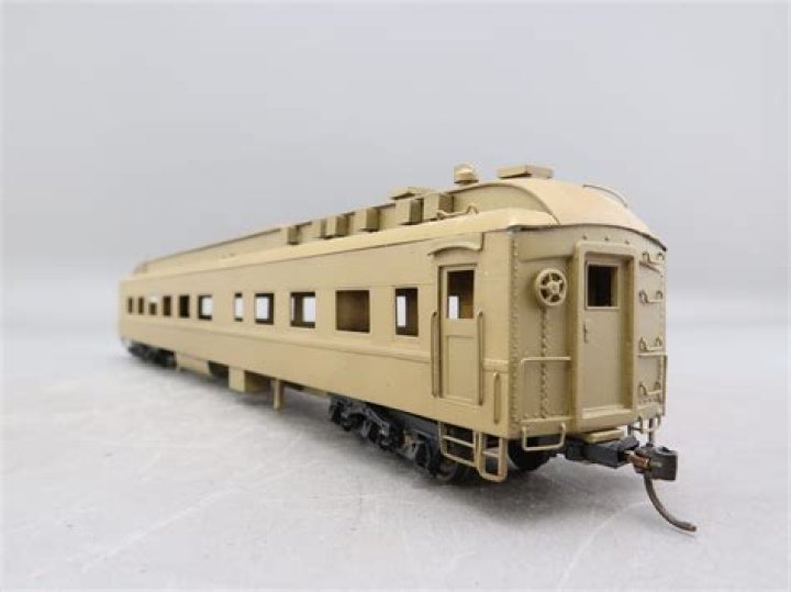 يحتاج الشخص قصير النظر إلى نظارة طبية تكون عدساتها مقعرة