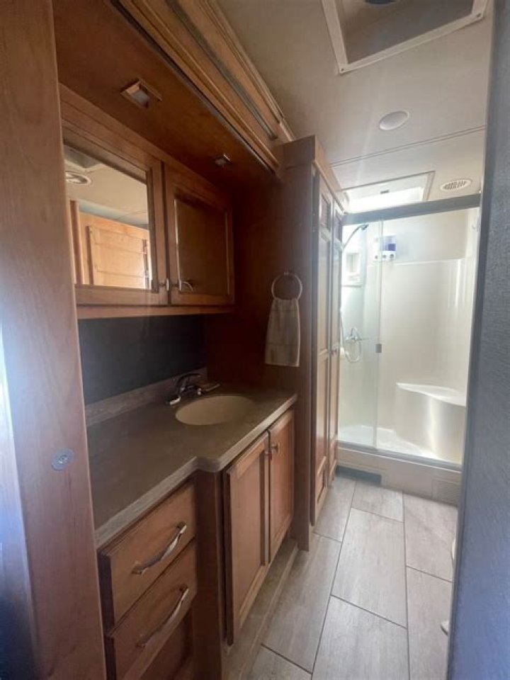 الصبغة الزرقاء لتصحيح لون الشعر