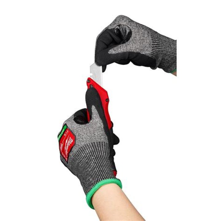 تعتبر الطبيعة هي المصدر الاول والاهم لابداعات الفنان السعودي