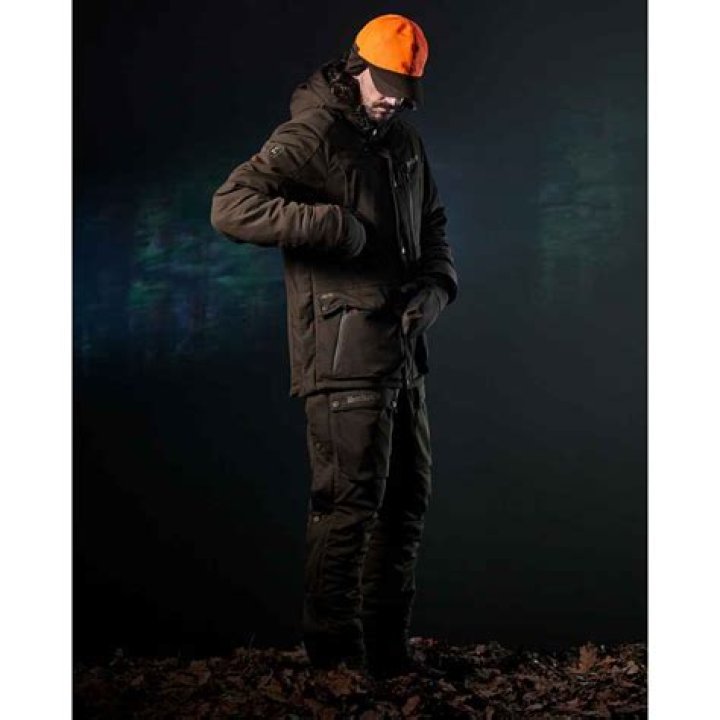 احاول اخفي احساسي كلمات