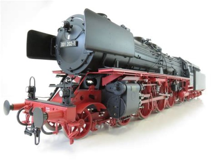 القطعة المسئولة عن التحكم بجميع أجزاء الروبوت هي الحساسات المحركات المعالج