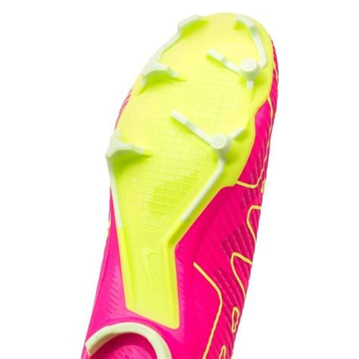 العدد الذي فيه قيمة الرقم ٤ تساوي ٤٠٠٠٠ هو