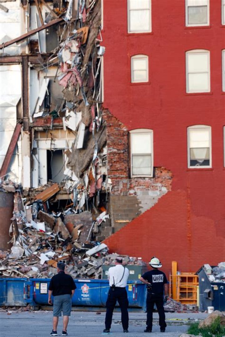 Days before Iowa building collapsed, engineers warned it could crumble