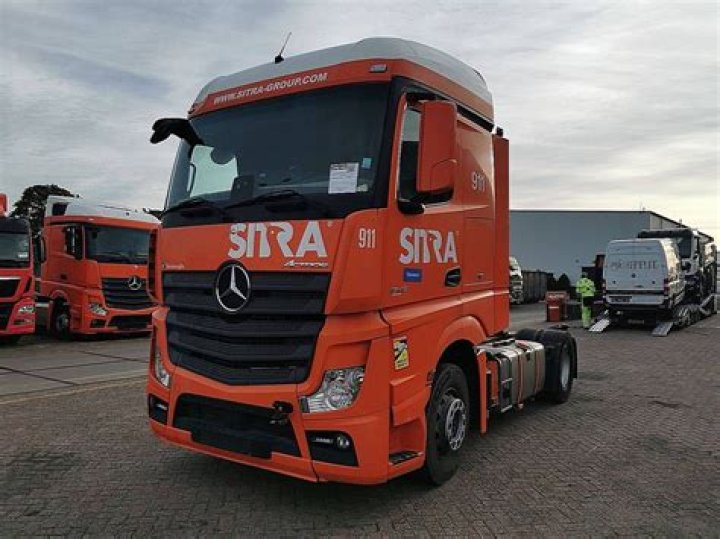 من هي الممثلة منى ابراهيم ويكيبيديا