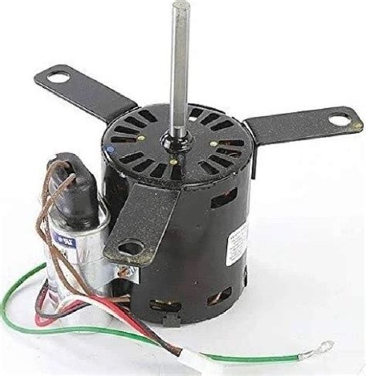 من هي زوجة جمال الظاهر