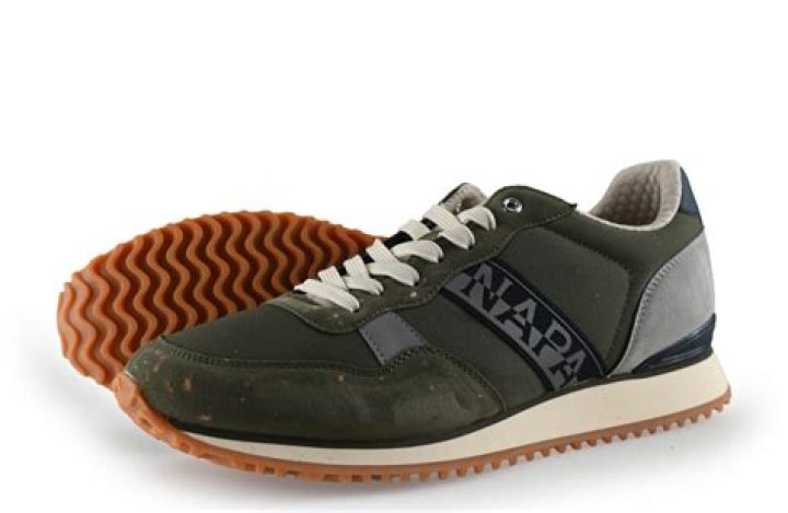 يحتوي ٢٤ كوباً من العصير على ١٦ ملعقة سكر. إذا عملت سعاد ١٨ كوباً من العصير ، فكم ملعقة من السكر تكون قد استهلكت ؟