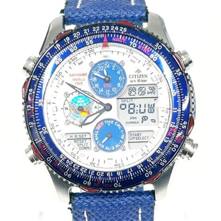 في احد الايام المطيره حضر الى المدرسه