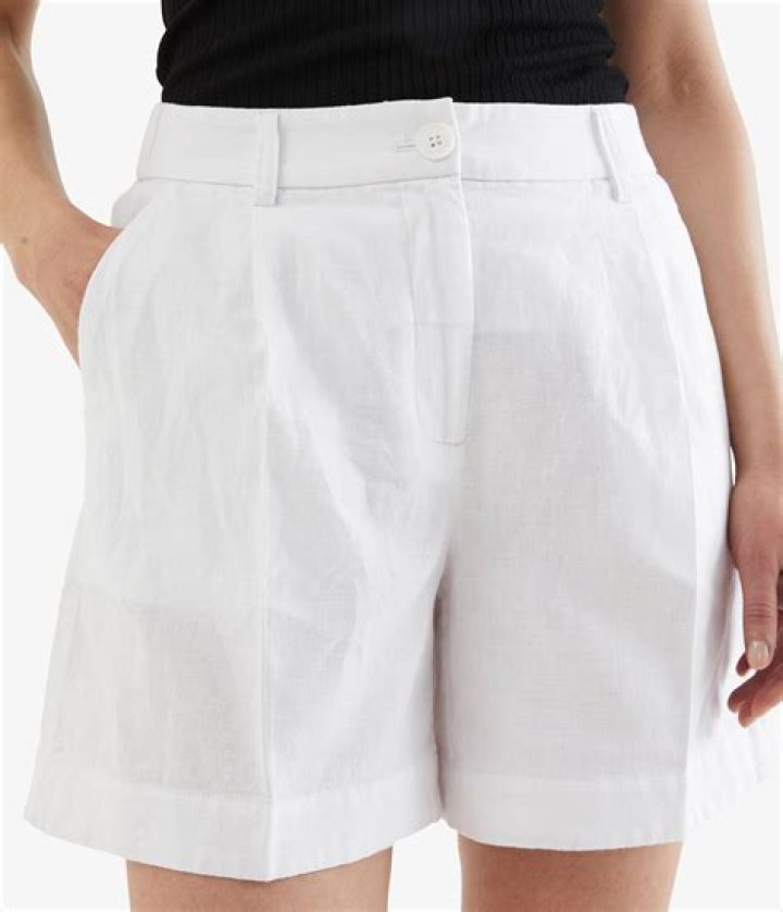 هو وصف لكل ما يمكننا إثباته عن طريق البرهان المنطقي ام كونها مسلمة من المسلمات