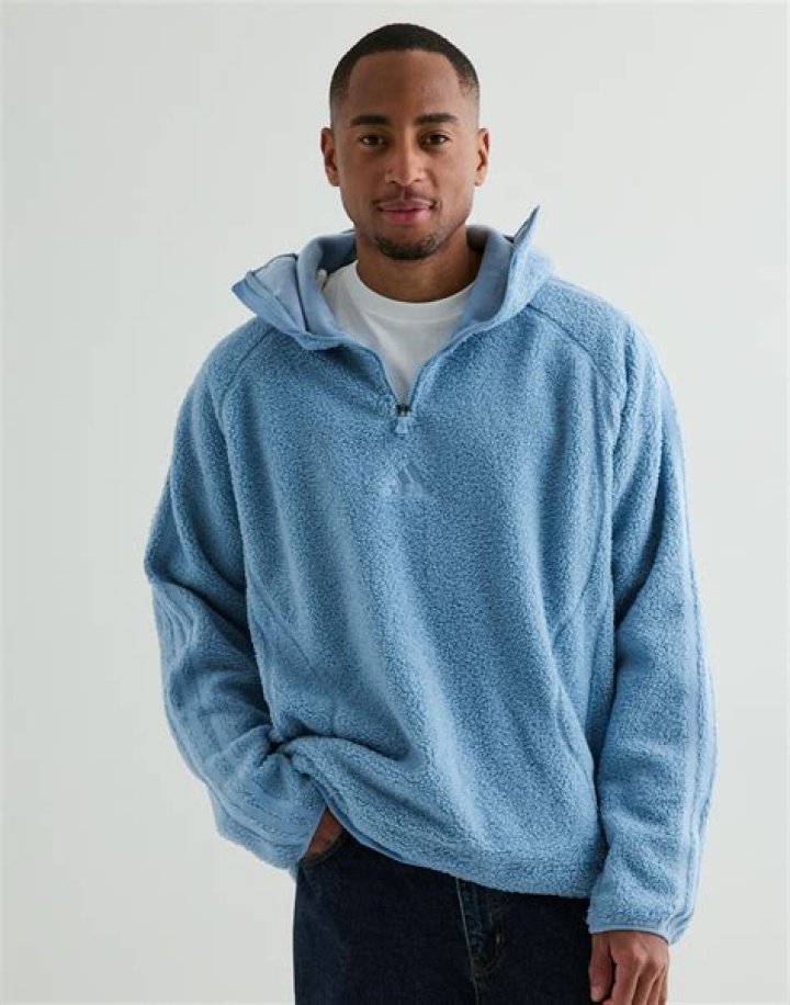 من العناصر الفنية للقصة