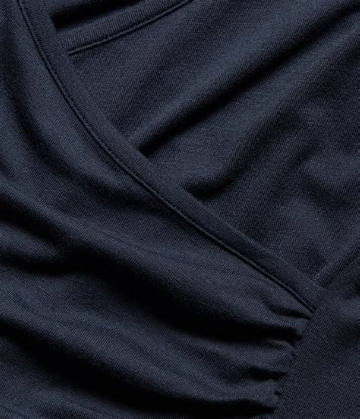 الألوان التي تثير مشاعر الراحة والهدوء والاسترخاء وكذلك الحزن هي………