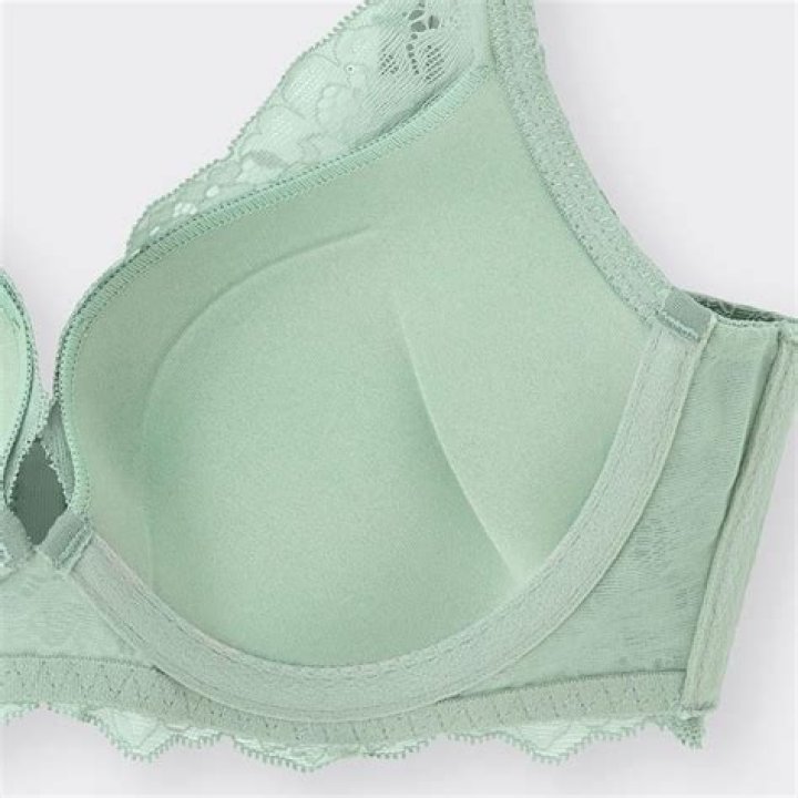 من حالات كتابة الهمزة المتوسطة على الواو أن تكون الهمزة مضمومة وما قبلها مضموم