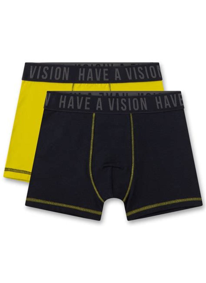 تولى الملك سلمان بن عبدالعزيز مقاليد الحكم عام