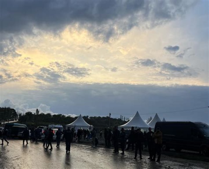 تكون المقاومة الكهربائية للسلك أكبر إذا كان ( تم الإجابة )