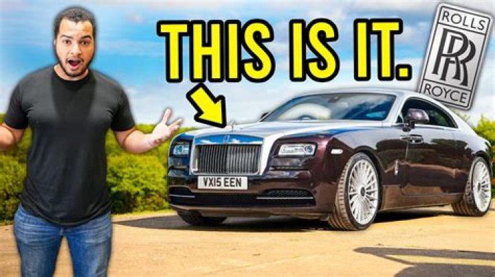 Adam Levine struggles to park his $350,000 Rolls Royce leading Maroon 5 frontman to ask stranger for help