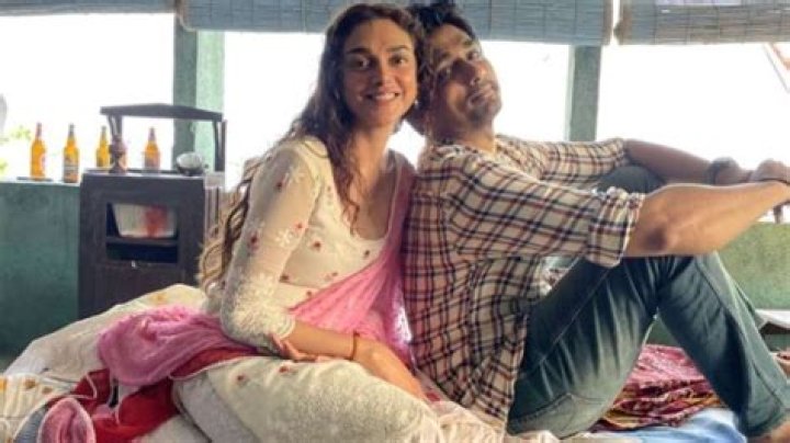 Aditi Rao Hydari poses with rumoured boyfriend Siddharth as they head for vacation together – India TV