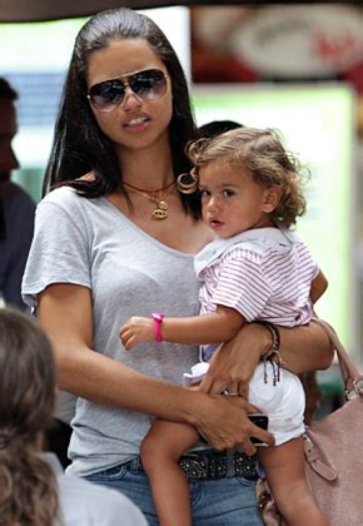 Adriana Lima's Daughter, 21 Months, Speaks 3 Languages!