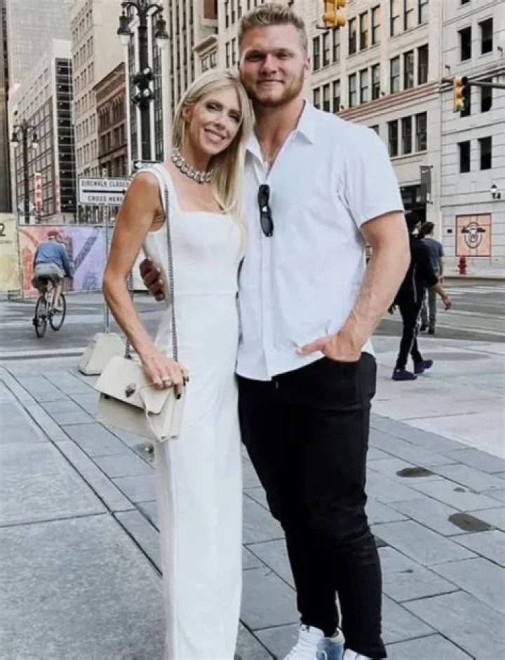 NFL fans left confused after NBC puts microphones on Aidan Hutchinson's parents in stands during season opener