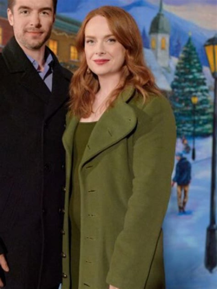 Alex Paxton-Beesley Net Worth, Income, Salary, Earnings, Biography, How much money make?