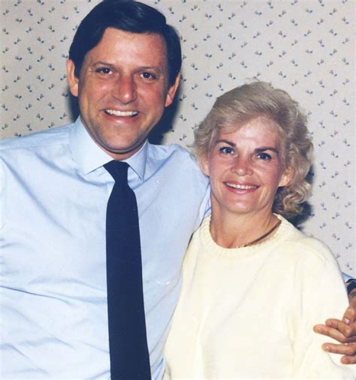 Alicia Menendez Net Worth, Age, Wiki, Biography, Relationship, Wife, Dating, Ethnicity, Height & Facts