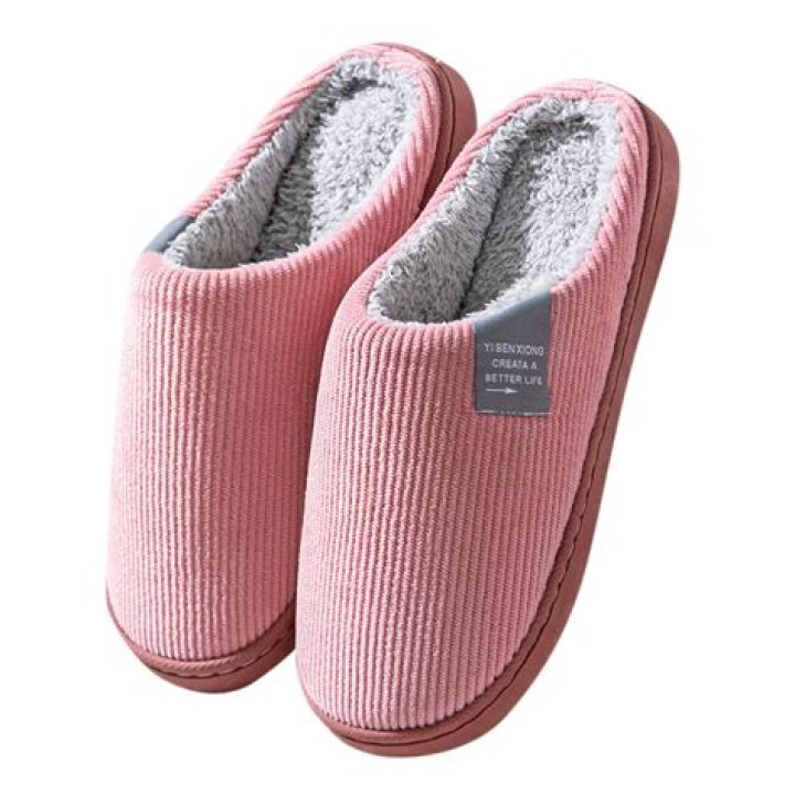 Shop These Amazon Bestselling Dearfoam Slippers Now