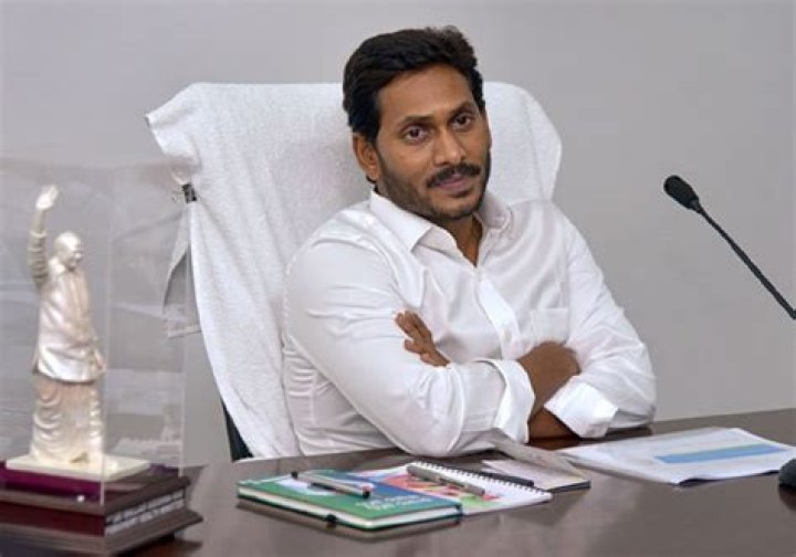 Andhra CM Jaganmohan reddy honours Indian flag designer Pingali Venkaiah daughter descendants – India TV