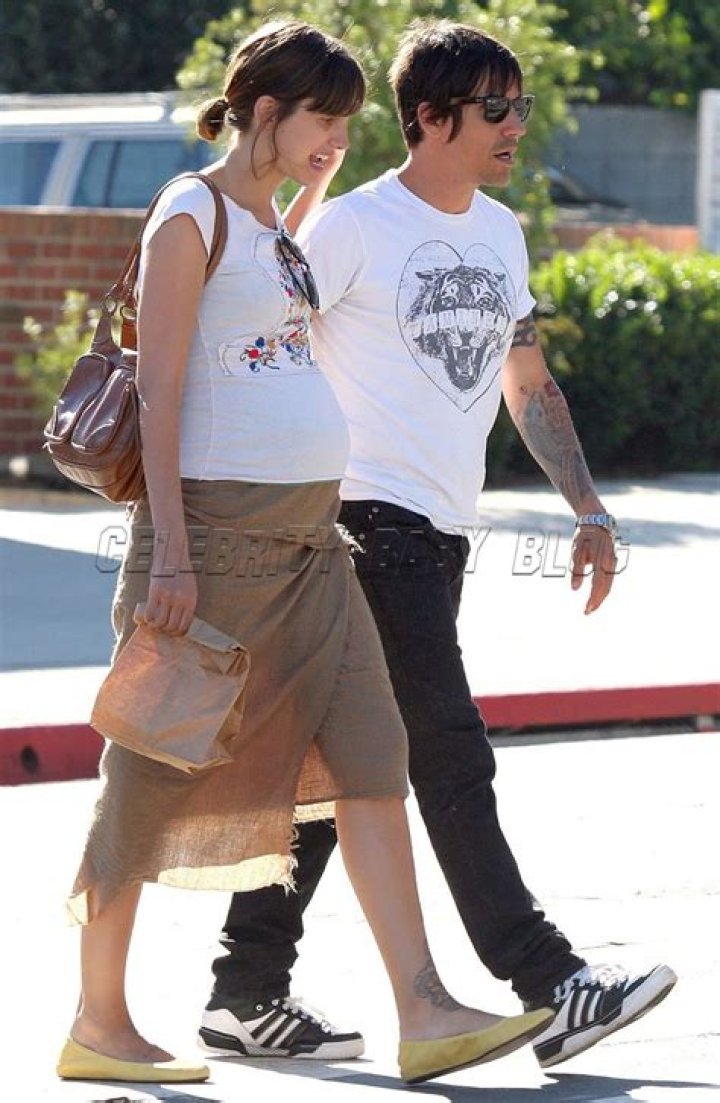 Anthony Kiedis And His Notably Younger Girlfriend: A Detailed Look