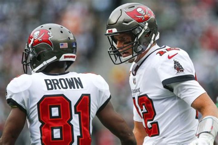 Antonio Brown Shades Tom Brady, Gisele Bundchen Split Rumors