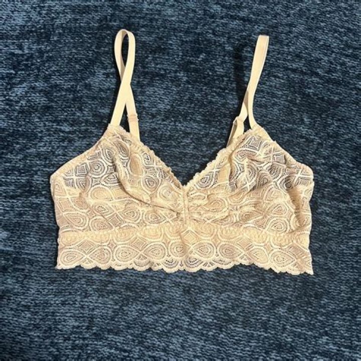 Ariana Grande Posted 3 Selfies in This Cosabella Bralette