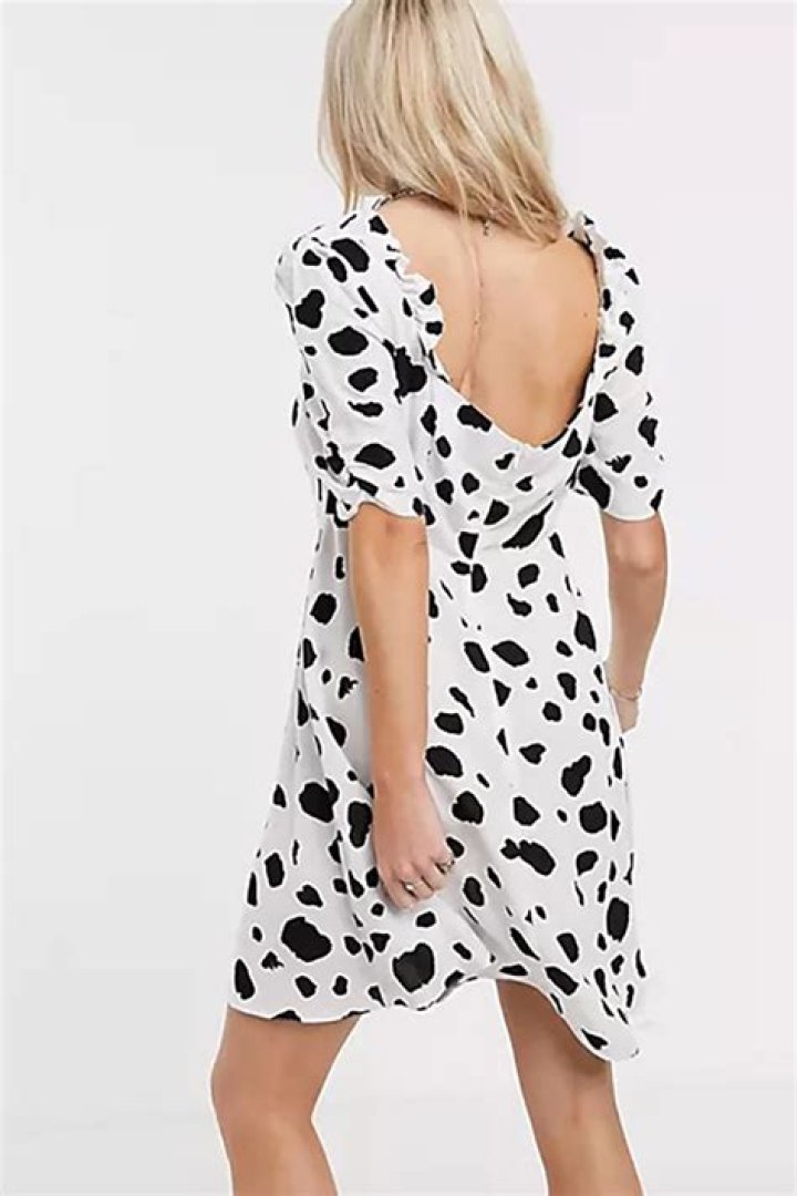 ASOS Praised For Showing Models With Scoliosis Scars
| Glamour UK