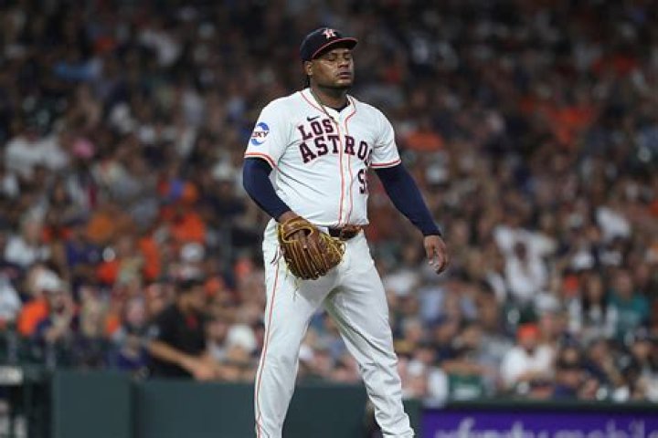 Astros' José Altuve's Height Mocked in New Photo Next to Yordan Alvarez