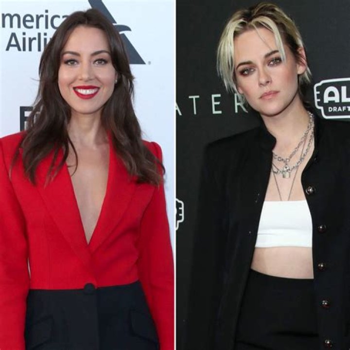Aubrey Plaza: Kristen Stewart Got COVID-19 on ‘Happiest Season’ Set