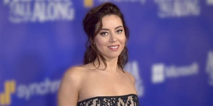 Aubrey Plaza Brings Some Welcome Chaos to a Solid Saturday Night Live