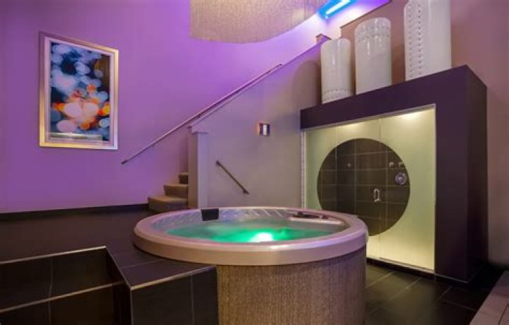 A Unique Retreat: Discovering Aura Hotel Midlothian