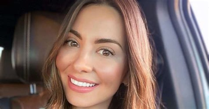 Bachelor’s Kelley Flanagan Sets Hair on Fire