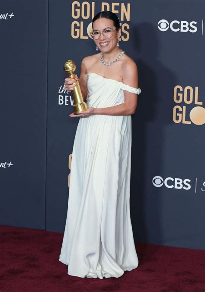 'Beef' Stars Ali Wong, Steven Yeun Make History at 2024 Golden Globes