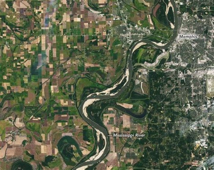Before and After Satellite Pictures Show Mississippi River Disappearing