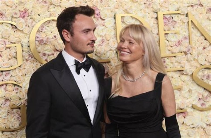 Bella Thorne Dating Pamela Anderson, Tommy Lee's Son Brandon: Pics