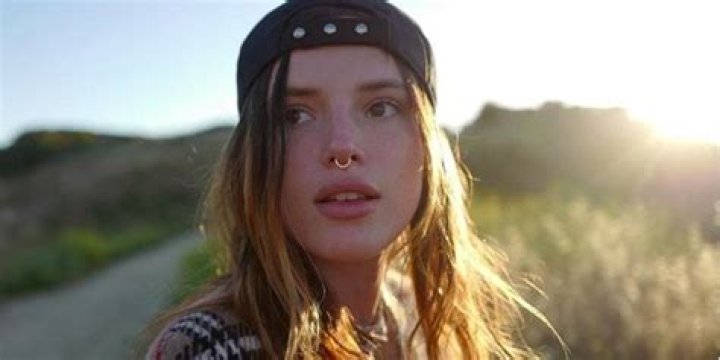 Bella Thorne Says She 'Never Learned How to Read' Or 'Count'