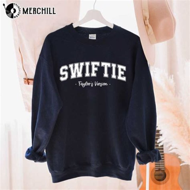13 Perfect Presents for Taylor Swift Fans