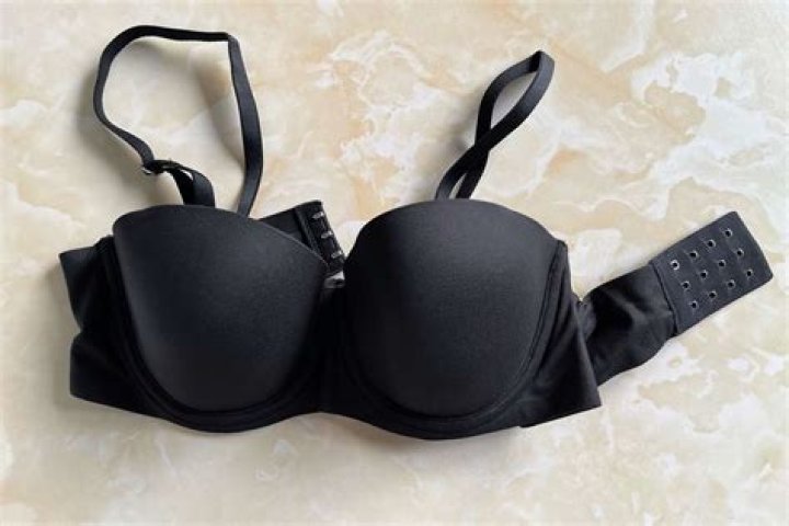 The Best Strapless Bras to Support Larger Busts